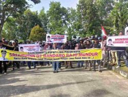 Dinilai Tidak Becus, Ratusan Demonstran Tuntut Bupati Kab. 50 Kota Mundur dari Jabatan