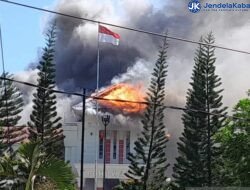 Aksi Demontrasi Hingga Bakar Kantor Bupati dan DPRD Pahuwoto
