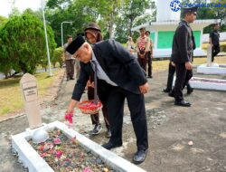 Upacara Ziarah dan Tabur Bunga Peringatan Hari Pahlawan ke 78 di Kabupaten Sijunjung