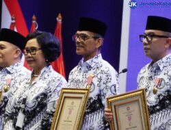 Diserahkan Presiden Joko Widodo, Bupati Safaruddin Terima Penghargaan Tertinggi Dwija Praja Nugraha