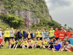 Endang Lestari, S.M., Calon Anggota DPRD Kab. 50 Kota Kunjungi Pelatihan Atlit Bola Kaki Lapangan Bukik Bulek Taram