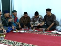 Rombongan Tim XVI Safari Ramadhan Sijunjung Disuguhi Kucuik Sapuluik Itam Durian Di Nagari Durian Gadang