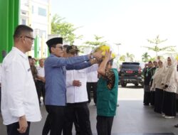 Launching Program Baliko Becs, Bupati Safaruddin Salurkan Bantuan 15 Unit Becak Baznas Limapuluh Kota