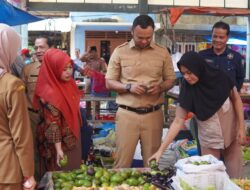 Bupati Sijunjung Turun Ke Pasar Guna Mengetahui Stabilitas Harga Dan Ketersedian Bahan Pokok di Bulan Suci Ramadan