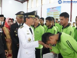 DISERAHKAN BUPATI SAFARUDDIN, WARGA BINAAN LAPAS MENDAPATKAN REMISI KEMERDEKAAN