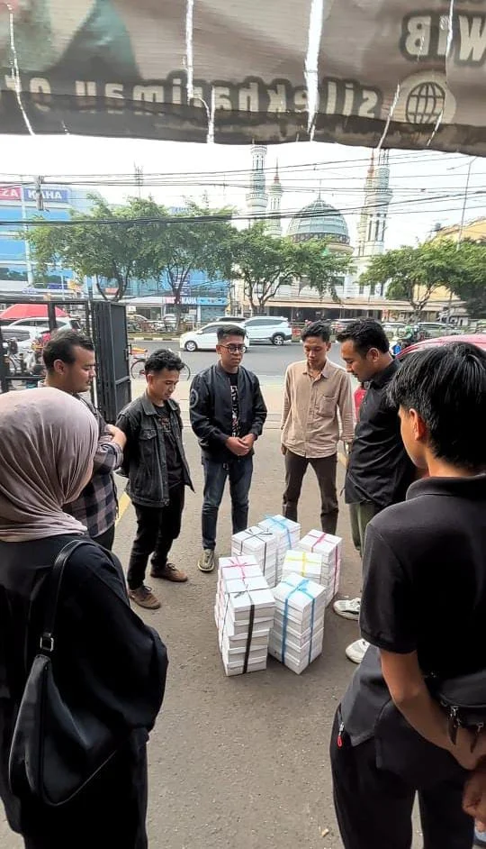 KMM Jaya Berbagi Nasi Padang Untuk Jakarta Bebas Lapar