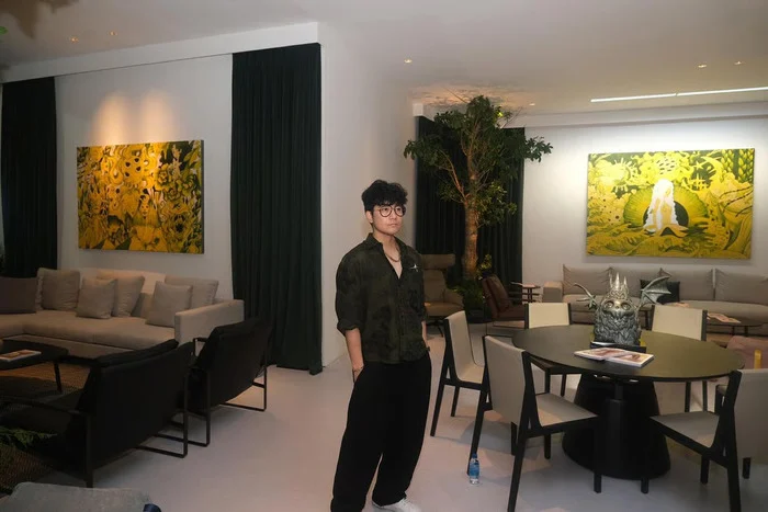 Jejak Atreyu Moniaga di Art Jakarta 2025: Sebuah Perayaan Refleksi dan Regenerasi Seni