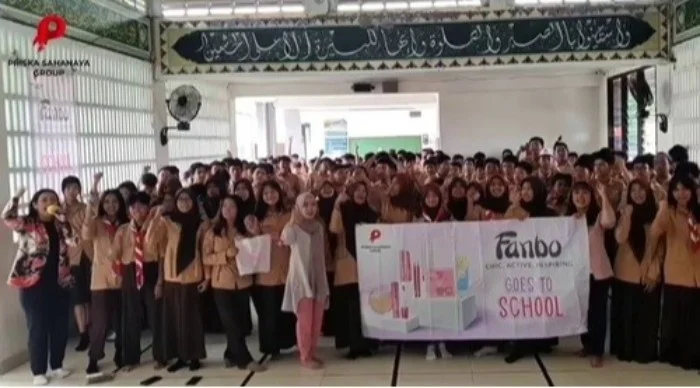 Beauty Class dan Content Creator Roadshow Fanbo x Priska Sahanaya di SMK Bunda Kandung