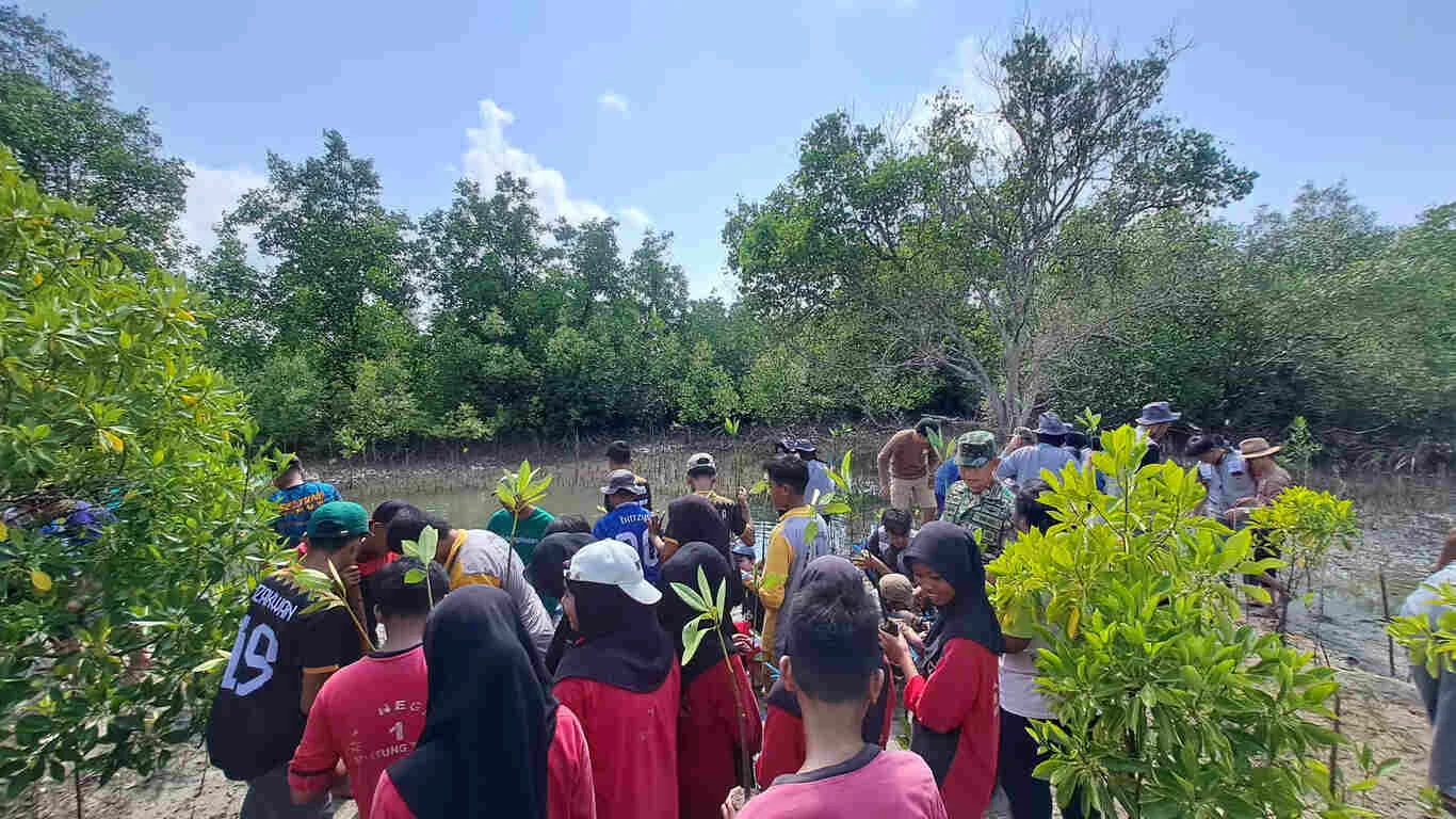 Hutan Dunia di Titik Kritis Usai COP30, LindungiHutan Ajak Publik Bergerak di Hari Pohon Internasional