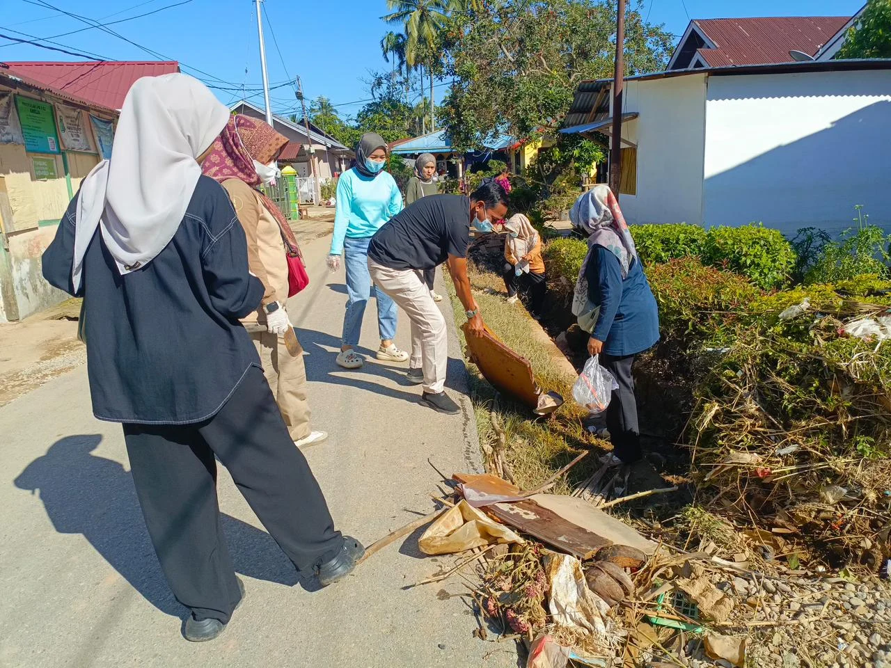 Disdukcapil Kota Solok Turun Langsung Dalam Aksi Korpri Peduli Bencana