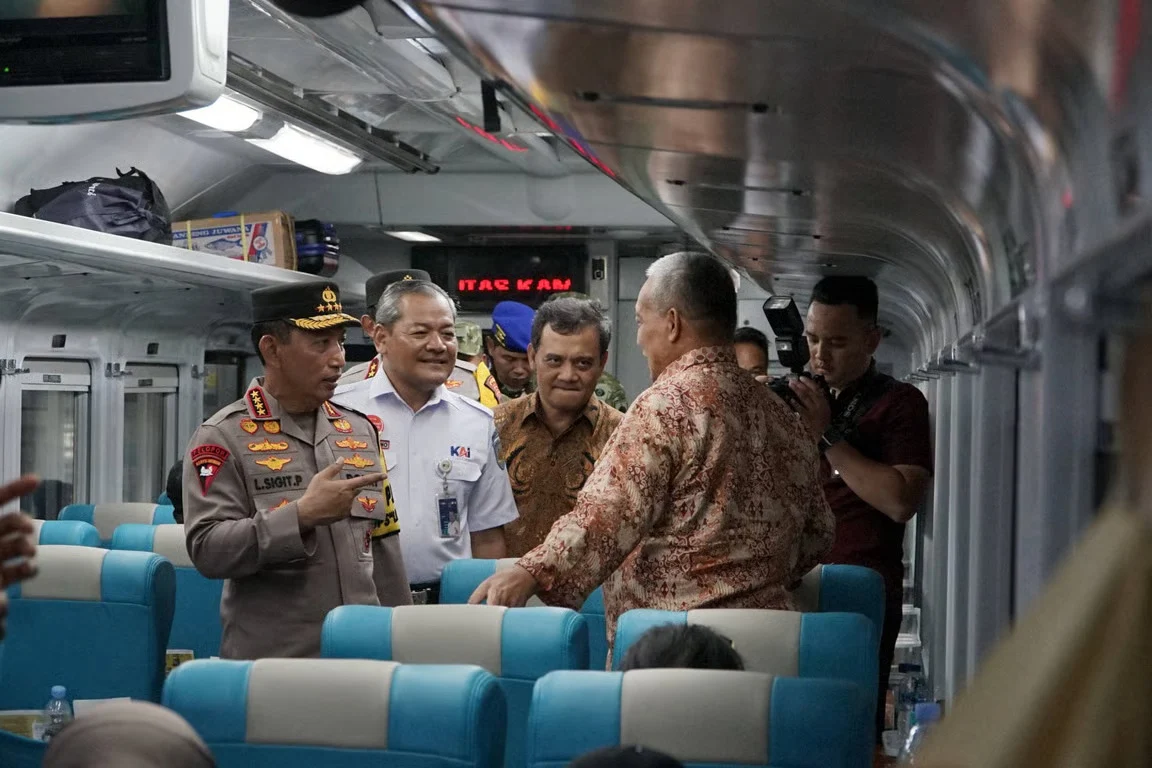 KAI Daop 4 dan Kapolri Pastikan Kesiapan Pengamanan Nataru di Stasiun Semarang Tawang, Wujudkan Perjalanan KA Aman dan Menyenangkan