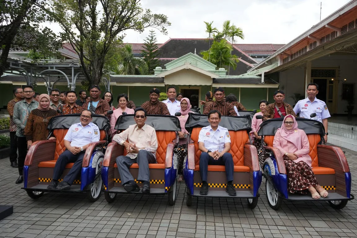 KAI Salurkan Bantuan CSR Becak Listrik kepada Pemerintah Daerah DIY Dukung Ekosistem Transportasi Modern yang Ramah Lingkungan