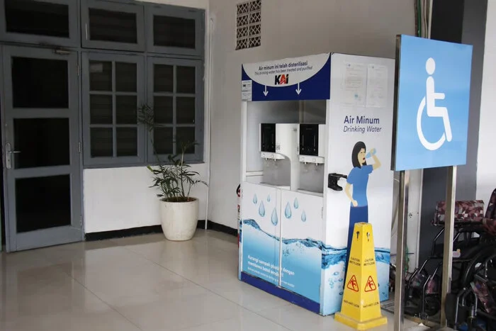 Manfaatkan Water Station di Daop 1 Jakarta, Jangan Lupa dan Isi Tumbler Anda