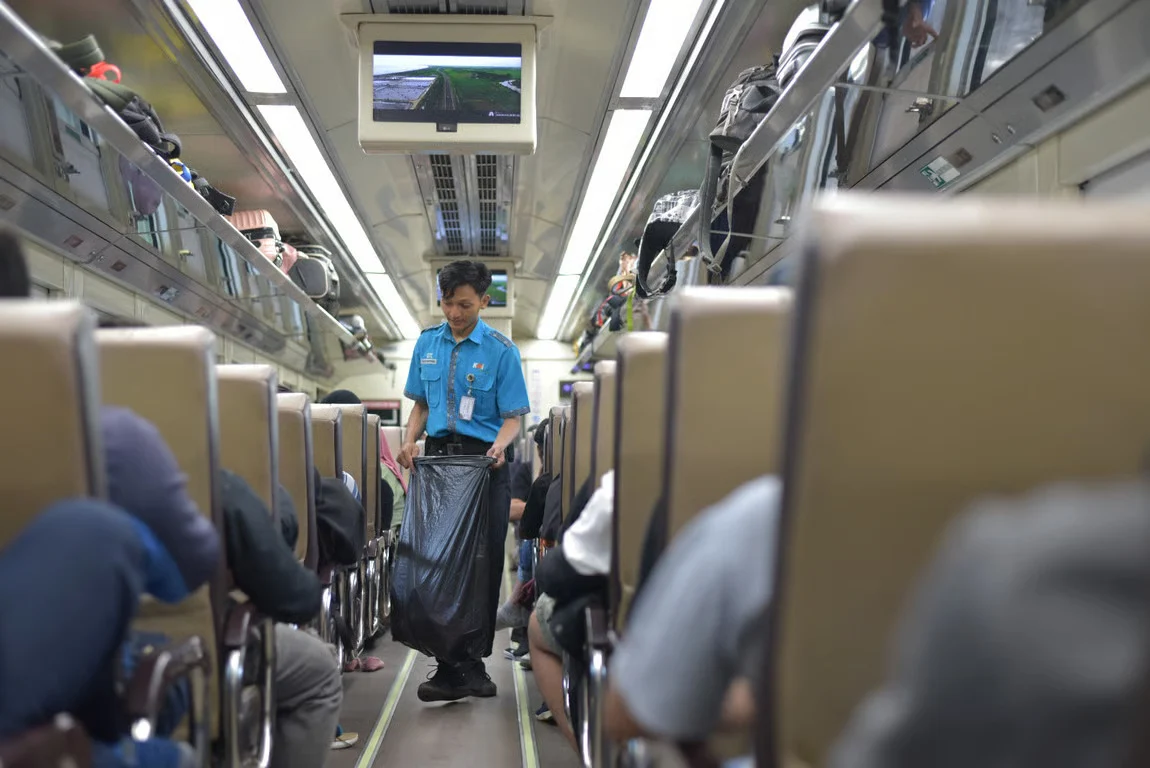 KAI Ajak Penumpang Jaga Kebersihan di Tengah Tingginya Mobilitas Nataru