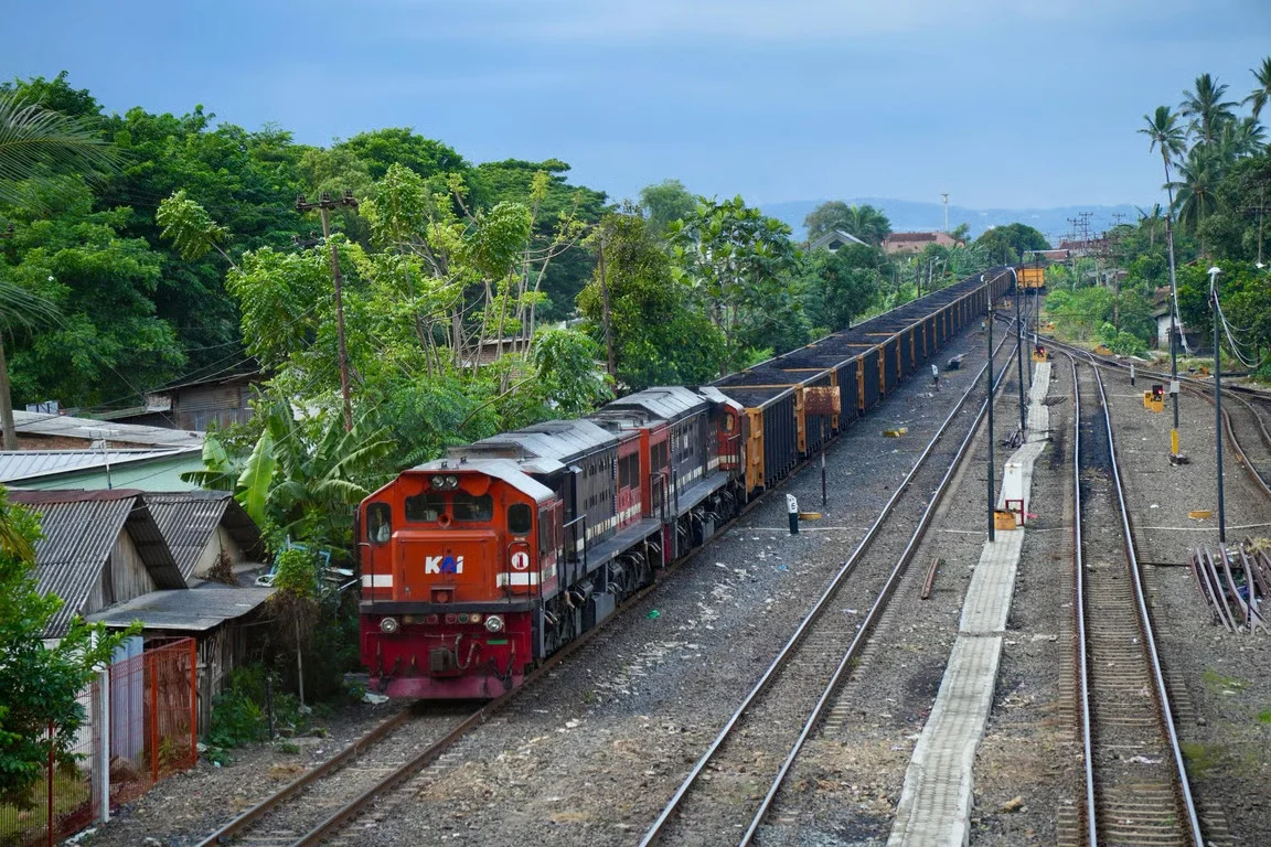 KAI Divre IV Tanjungkarang Pastikan Pasokan Energi Nasional Tetap Terjaga Selama Nataru 2025/2026