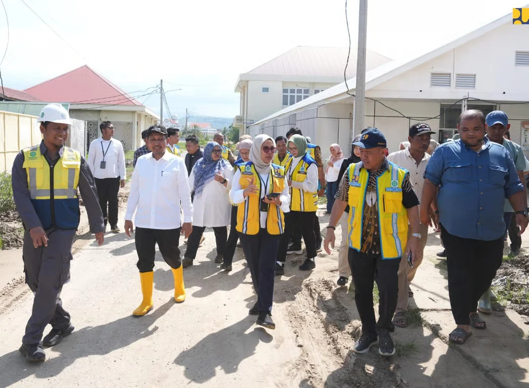 Kementerian Pekerjaan Umum Pastikan Layanan Kesehatan Tetap Berjalan dengan Membersihkan Lumpur di RSUD Pidie Jaya Pascabencana Aceh