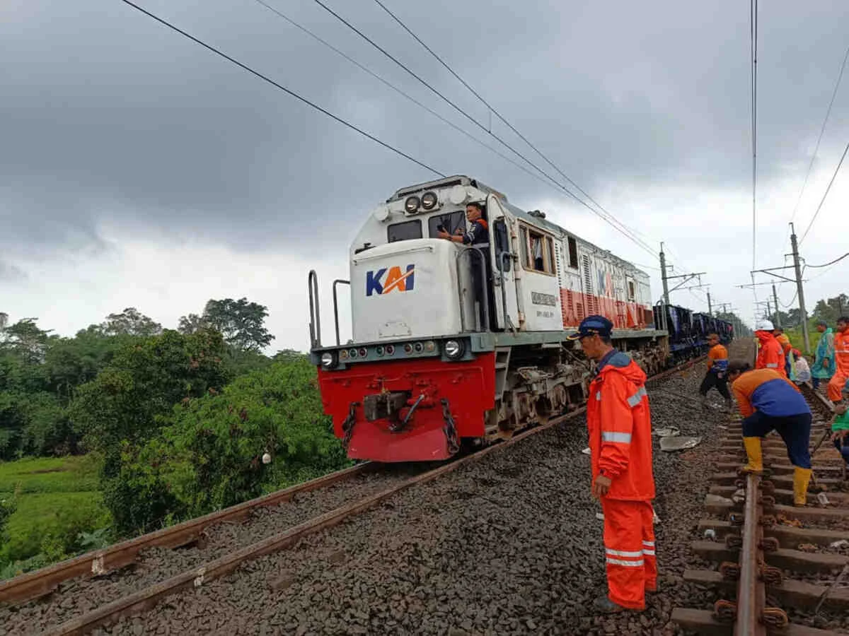 Kedua Jalur KA di Tigaraksa Kembali Normal, KAI Daop 1 Jakarta Pastikan Keselamatan dan Kelancaran Perjalanan Kereta Api