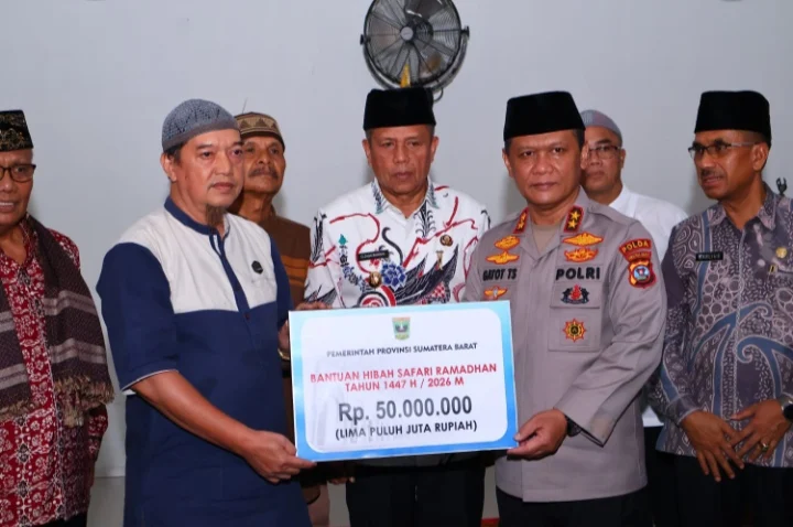 Kapolda Sumbar Pimpin Tim Safari Ramadan, Serahkan Bantuan dan Ajak Masyarakat Perkuat Iman serta Persatuan di Payakumbuh