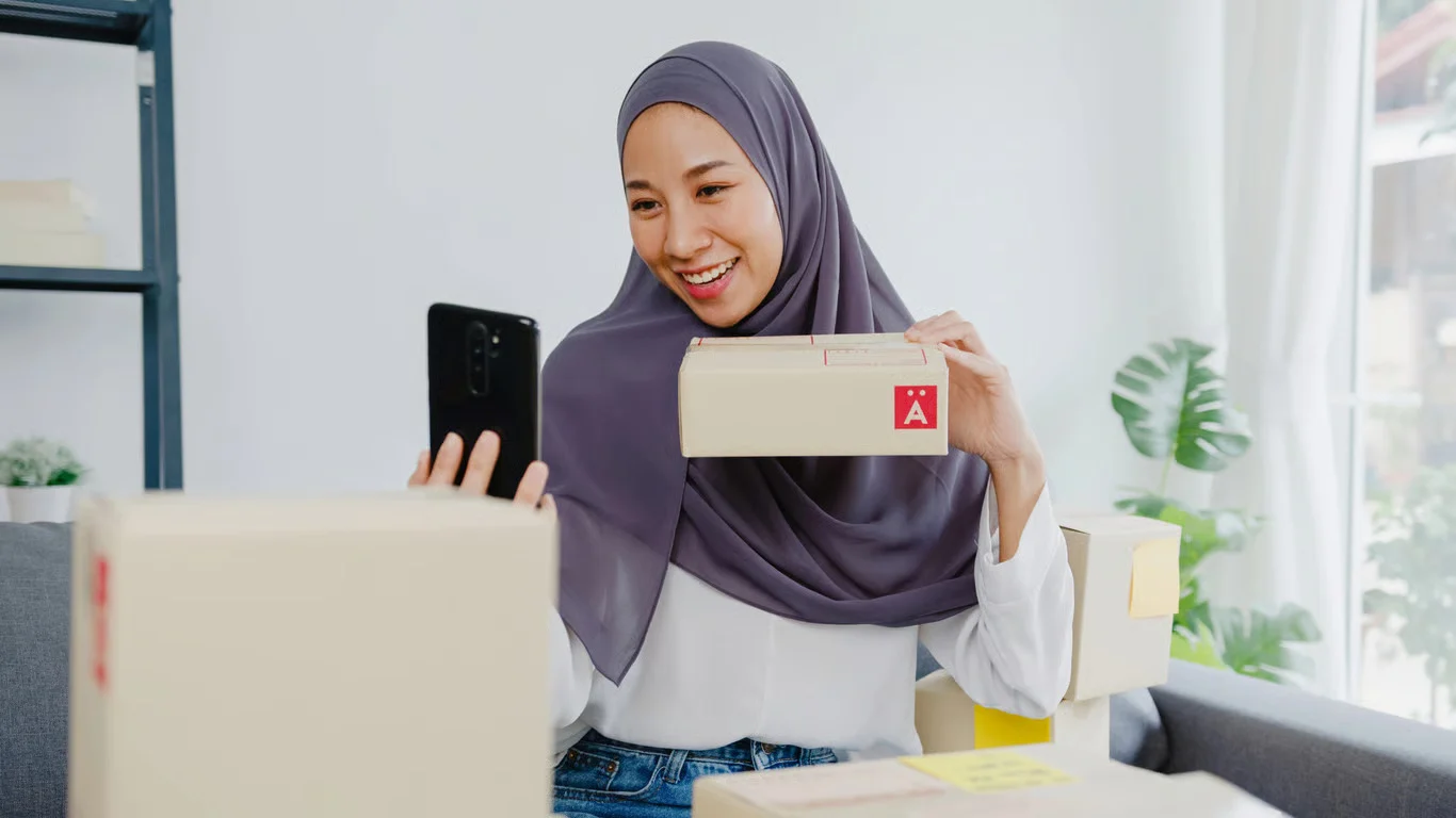 Pengiriman Logistik Jelang Ramadan Diprediksi Naik Hingga 30%, Bagaimana Kesiapan Customer Service Anda?