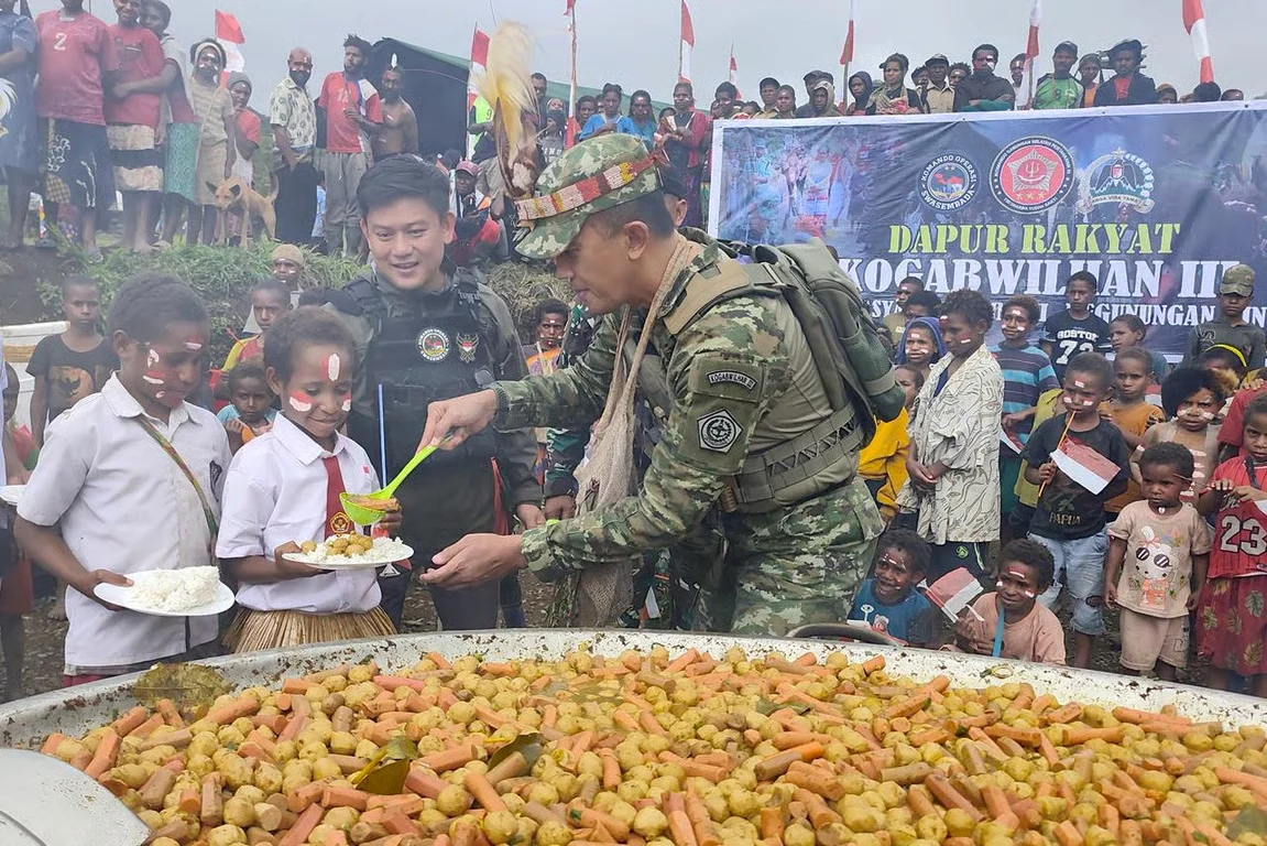 Peringati Hari Gizi Nasional, Kogabwilhan III Gelar Dapur Rakyat Bersama Bobon Santoso di Papua Pegunungan