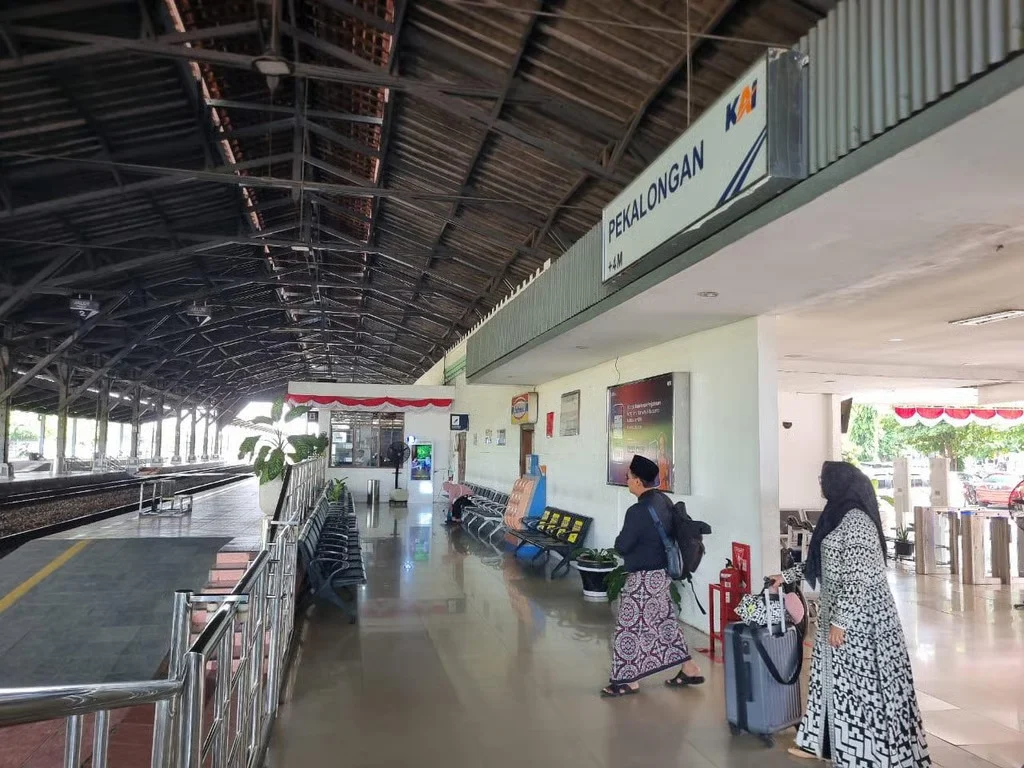 Volume Penumpang Stasiun Pekalongan pada 2025 Meningkat, KAI Daop 4 Semarang Sampaikan Terima Kasih atas Kepercayaan Pelanggan
