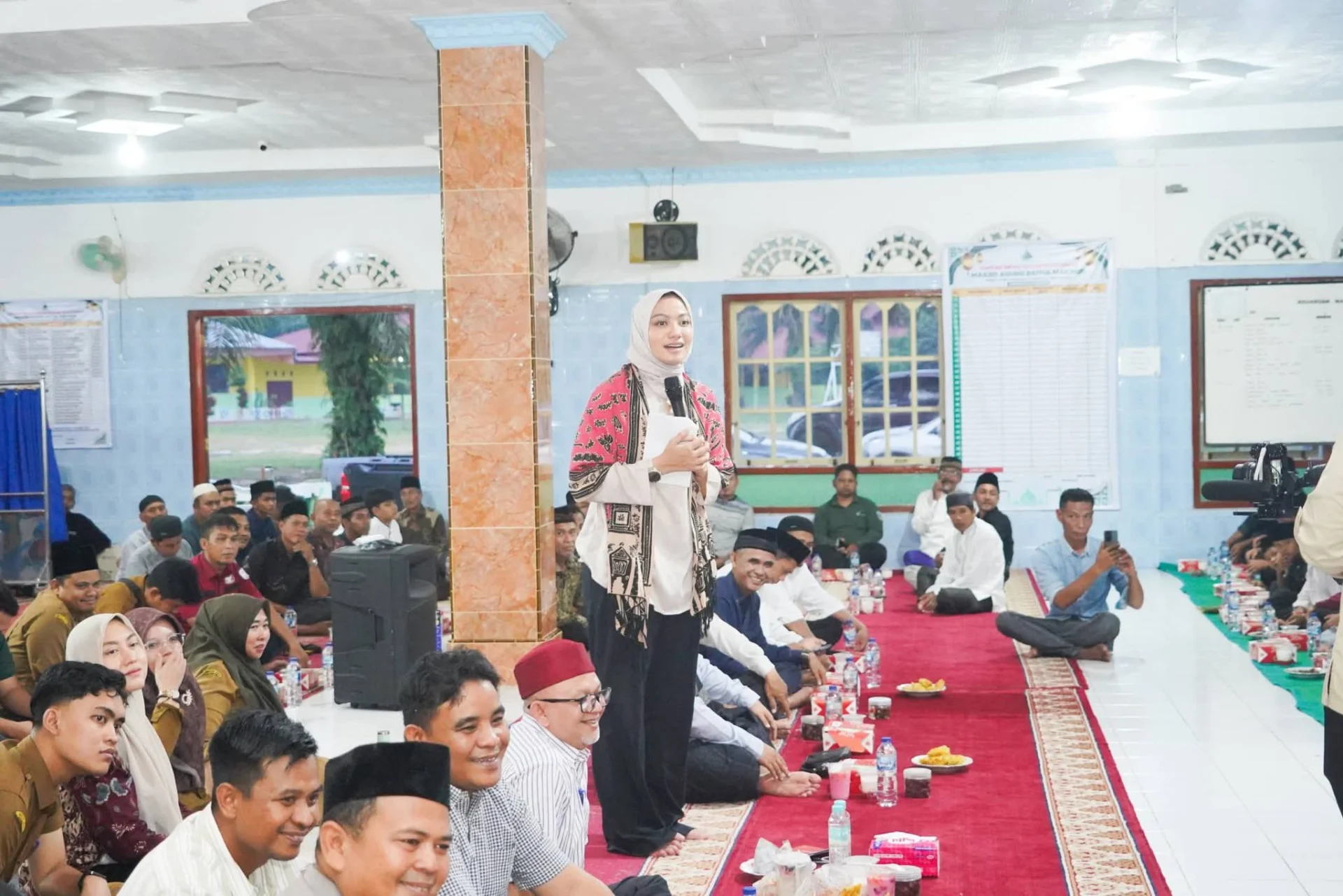 Bupati Annisa Berbagi Bersama 100 Anak Yatim di Timpeh