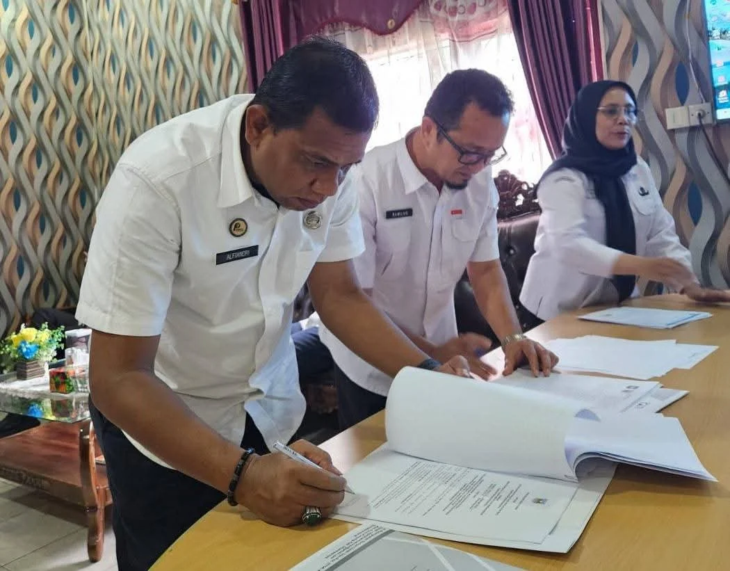 Kadis Dukcapil Teken Kerjasama Pemanfaatan Data Kependudukan Dengan Tujuh Kepala OPD