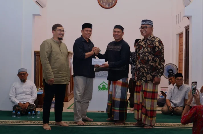 Safari Ramadan di Tanjung Pauh, Wako Zulmaeta Serahkan Bantuan dan Ajak Warga Jaga Persatuan