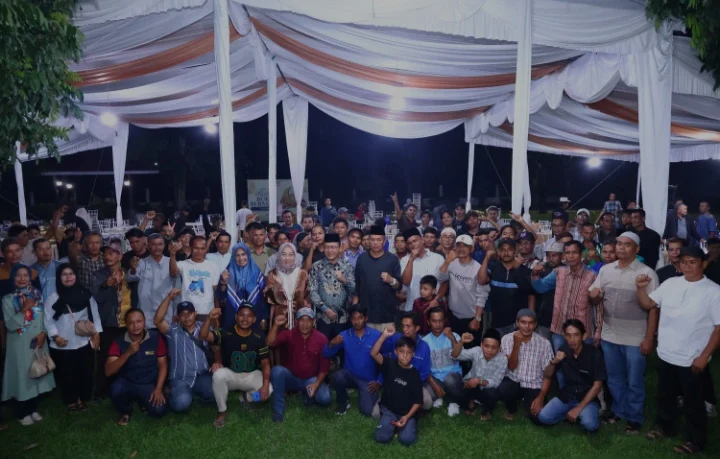 Buka Puasa Bersama Petugas Kebersihan, Wako Zulmaeta Dengarkan Langsung Aspirasi dan Pastikan Hak Diselesaikan Jelang Lebaran