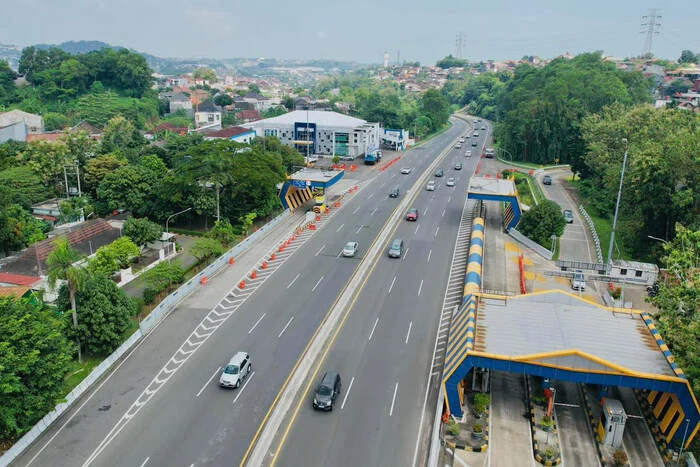 One Way Lokal di Tol Semarang Masih Berlaku, Lalu Lintas Lancar dan Terkendali