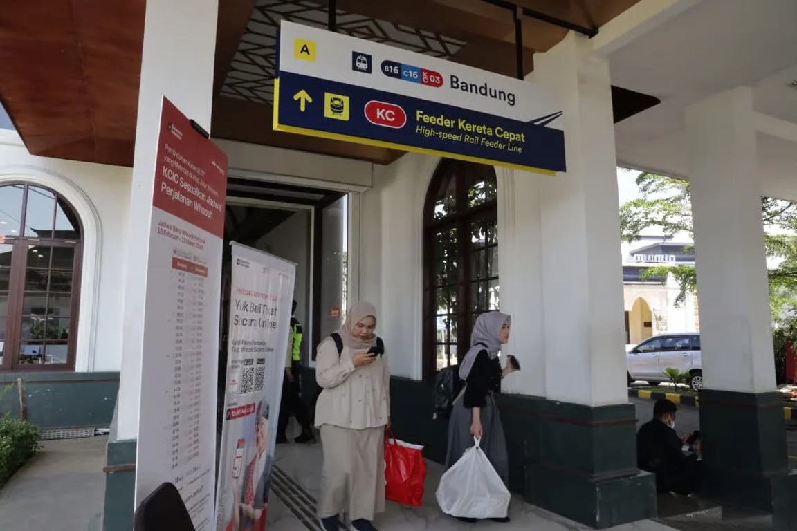 Stasiun Bandung Tingkatkan Pelayanan, Akses Penumpang KA Feeder Whoosh Dipusatkan ke Sisi Utara Stasiun