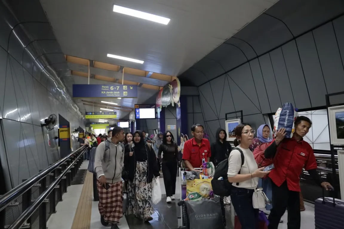 Dua Hari Pasca Idul Fitri 1447 H, Volume Penumpang KA di Daop 2 Bandung Masih Tinggi