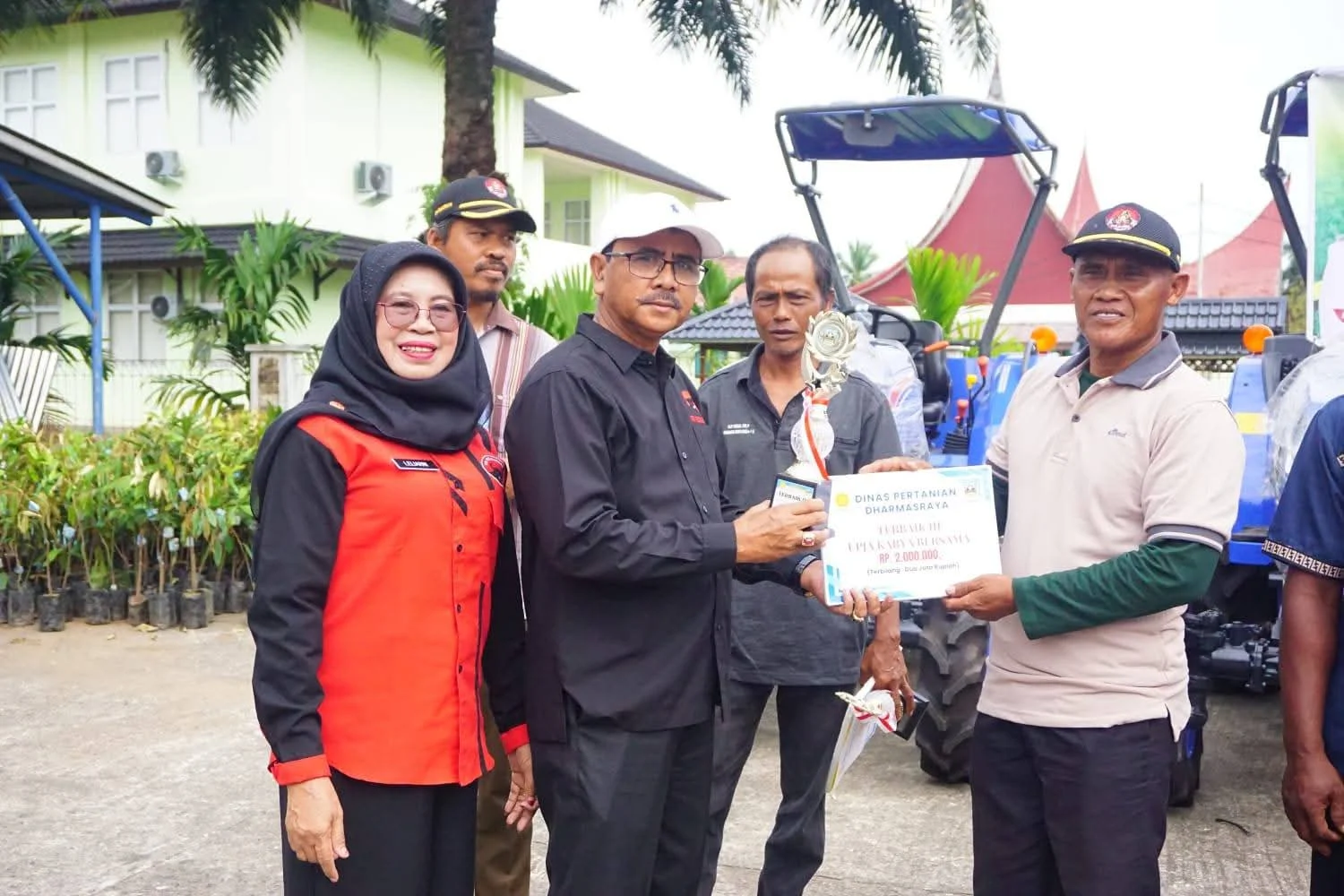 Lewat Apresiasi Alex Indra Luqman, Petani Dharmasraya Terima Bantuan Rp.23,13 Miliar