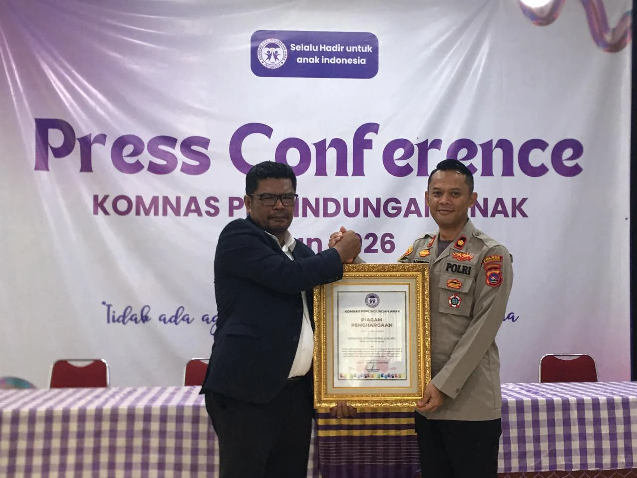 Waka Polres Sijunjung Raih Penghargaan Komnas Perlindungan Anak atas Dedikasi Program MBG dan Penanganan Kasus Anak
