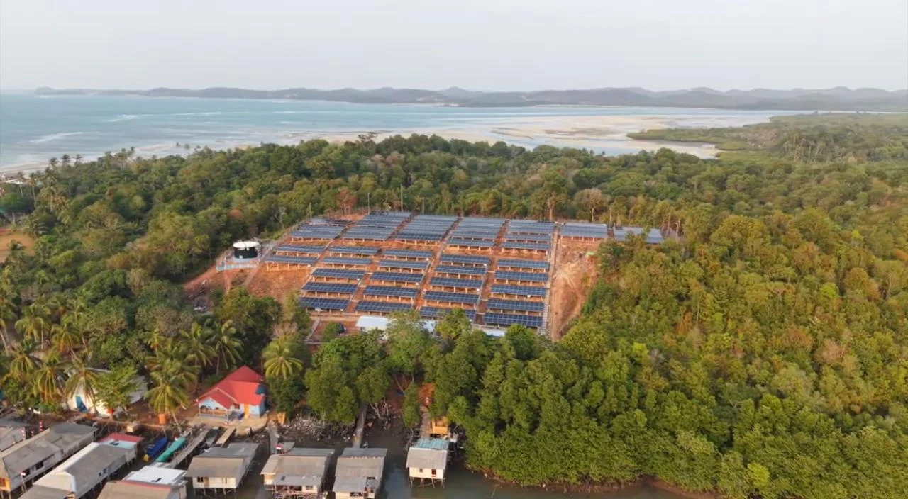 Di hadapan Presiden RI, Pertamina NRE Pamerkan PLTS Pulau Sembur Dukung Program PLTS 100 GWp