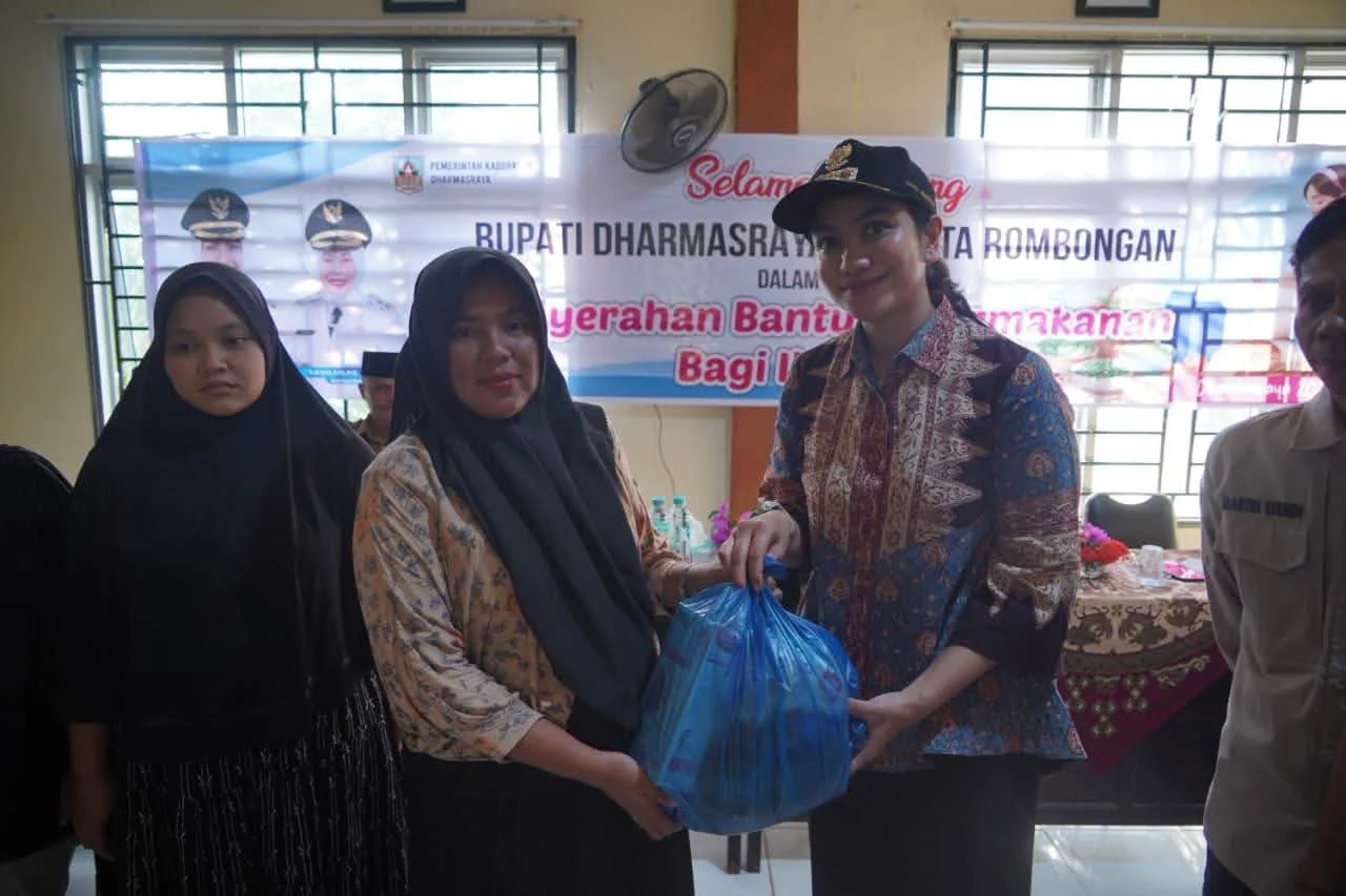 Bupati Annisa Serahkan Bantuan Tahap III Permakanan Bagi Ibu Hamil dan Menyusui