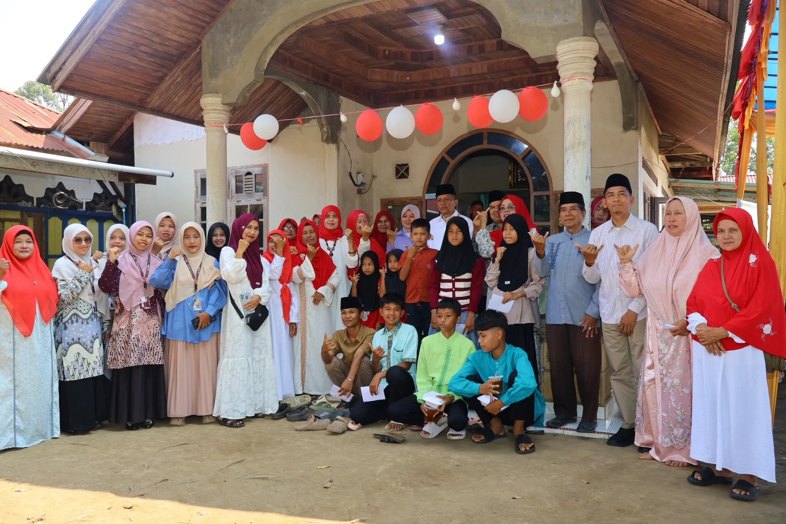 55 Anak Yatim Ikuti Jumat Berkah Berbagi, Warga Koto Panjang Dalam Perkuat Semangat Gotong Royong