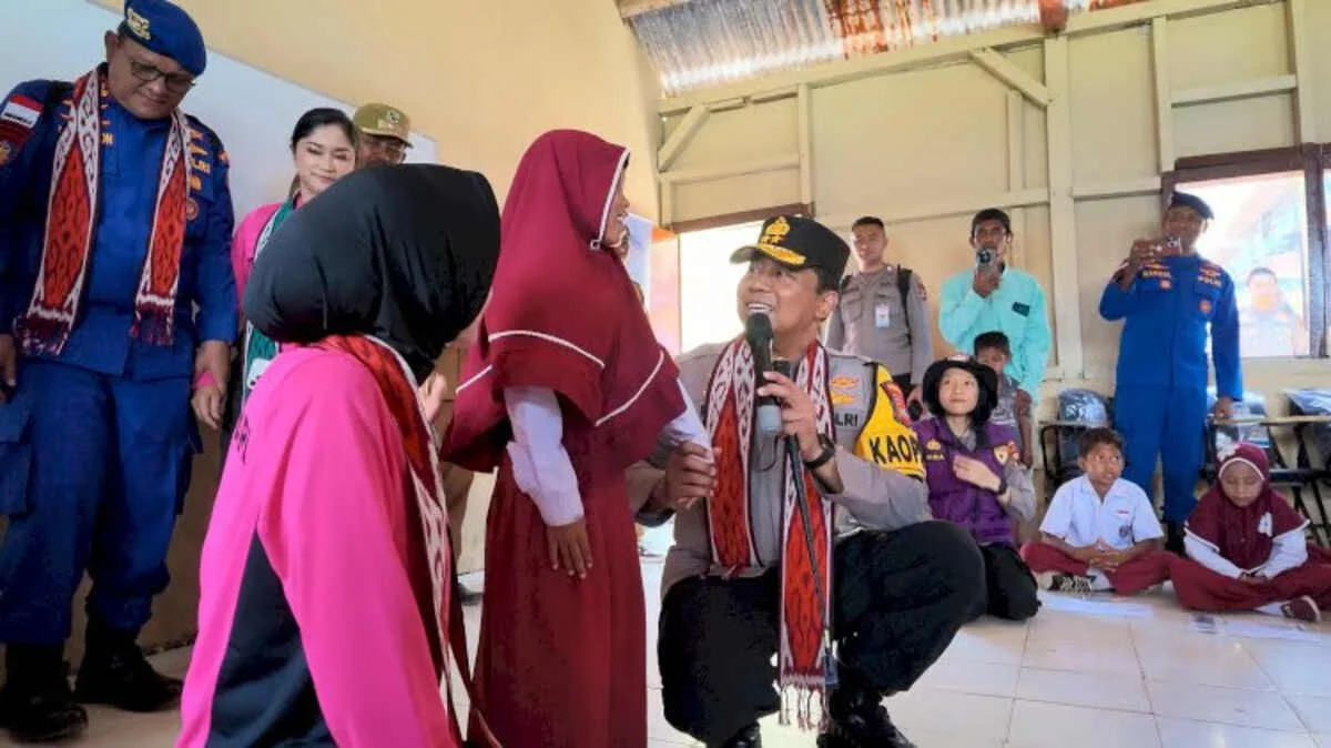 Kapolda NTT Resmikan MI Al-Hidayah, Hadirkan Ruang Belajar Layak Anak Pulau Kukusan